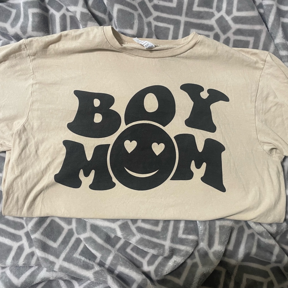 Beige 'BOY MOM' Graphic Tee